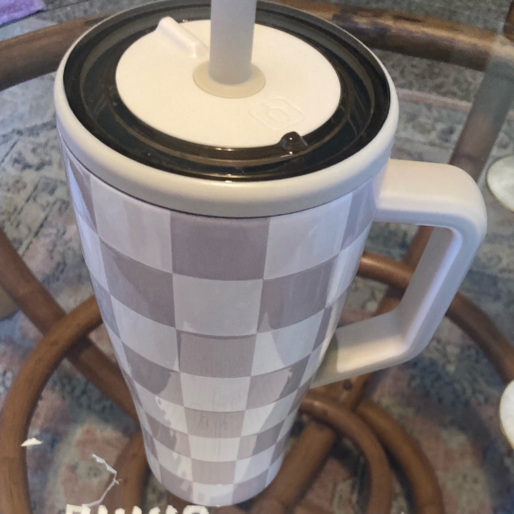 Brumate tan checkered era 30oz